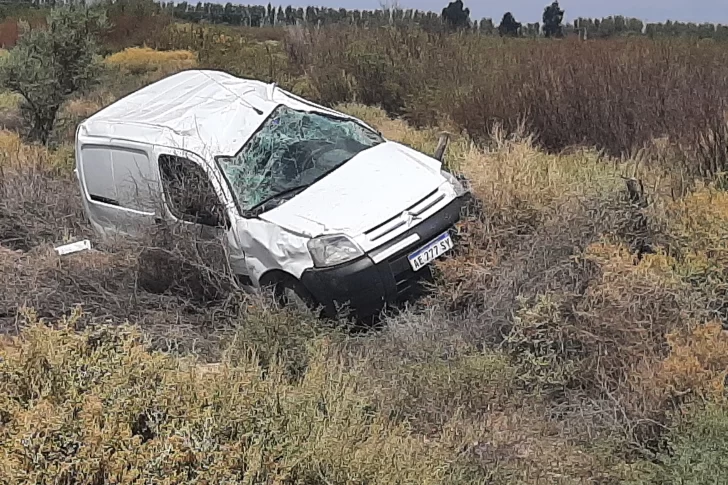 Un mendocino tuvo que ser hospitalizado tras protagonizar un vuelco en Media Agua