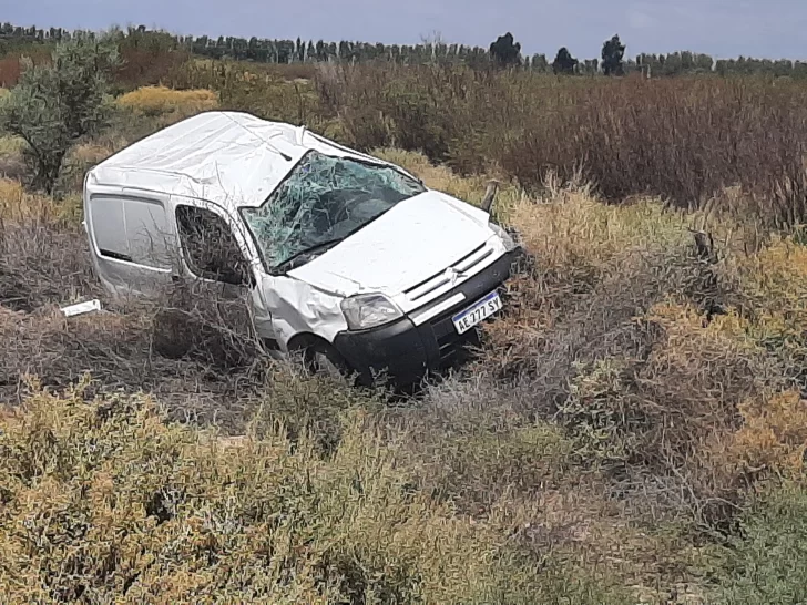 Un mendocino tuvo que ser hospitalizado tras protagonizar un vuelco en Media Agua