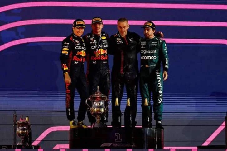 Red Bull vuela en Bahréin: Verstappen y “Checo” Pérez firman el 1-2 cortados del pelotón