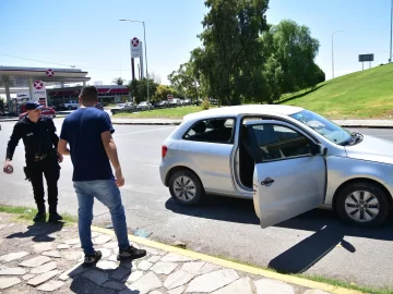 Mujer murió dentro de un auto