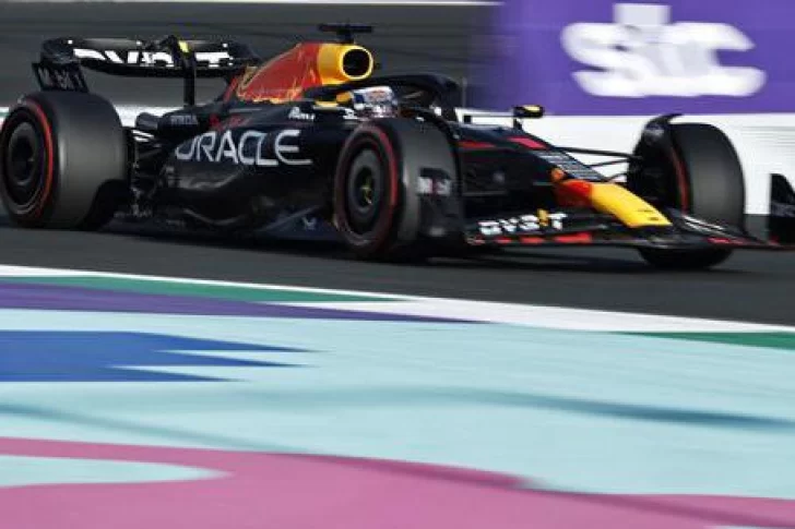Verstappen dominó los ensayos en Arabia Saudita