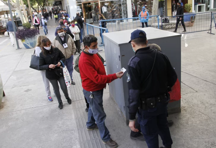 Quejas de comerciantes por negocios del centro que no cumplen con la ley