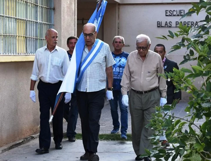 Abuelos del ex Hogar de Ancianos ahora van a la escuela para terminar la primaria