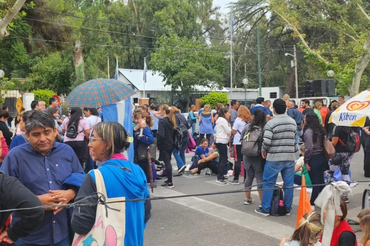 Gobierno insistió en que docentes vuelvan a clases y que, una vez en las aulas, hará una nueva propuesta