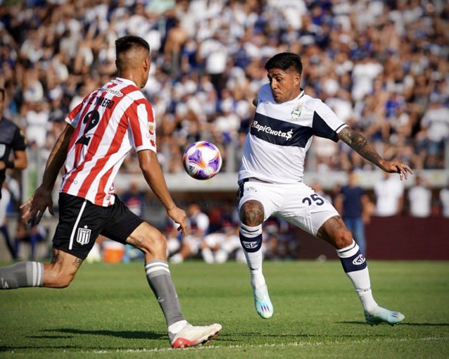 Gimnasia se lo dio vuelta a Estudiantes y ganó el clásico después de 13 años