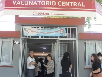 Los mayores de 65 años ya pueden vacunarse contra la gripe en el Vacunatorio Central