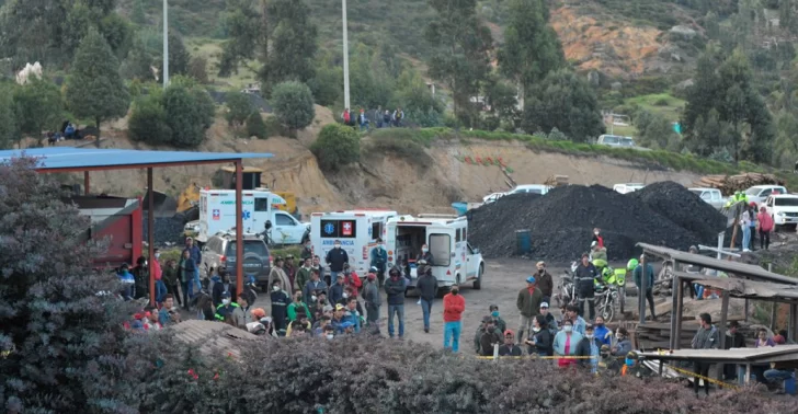 Al menos 11 personas murieron y 10 están atrapadas en una mina que explotó