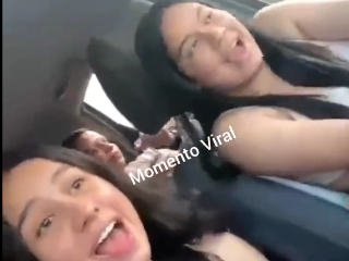 Cantaban mientras viajaban en auto, volcaron y todo quedó filmado