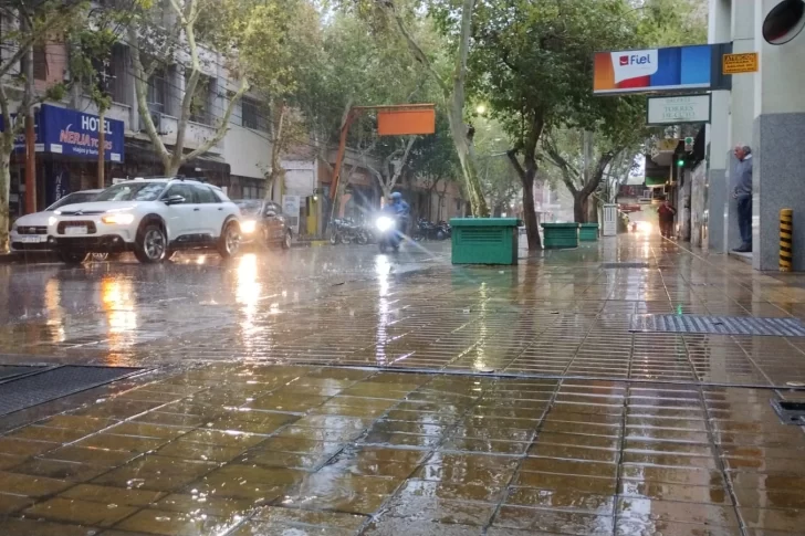 La lluvia anunció la llegada del otoño en San Juan: cómo seguirá el tiempo esta semana