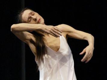 Pina Bausch para bailarines locales