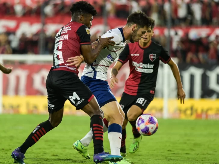 San Lorenzo perdió 1 a 0 en Rosario con Newell’s y River es el único puntero