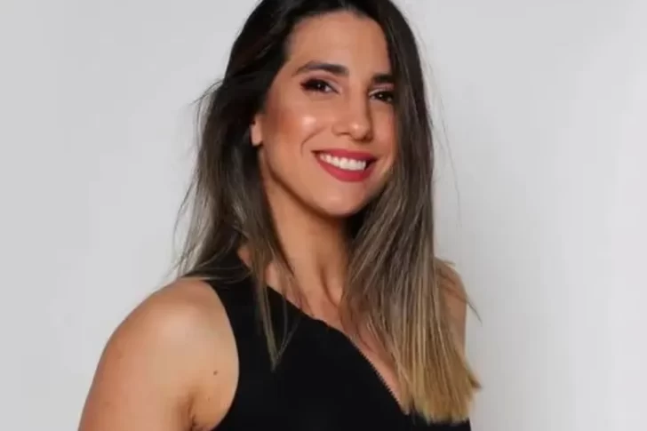 Cinthia Fernández, cocinera hot: preparó la comida ¡en tanga!