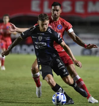 Argentinos levantó en el segundo tiempo y ganó en La Paternal