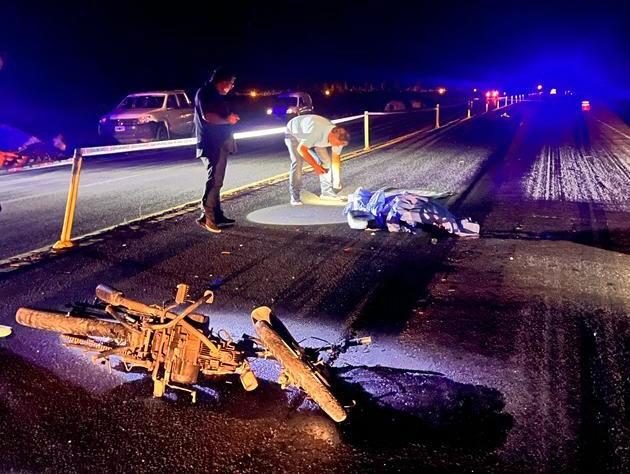 Iba en moto a casa de sus abuelos y murió atropellado por un conductor que se fugó