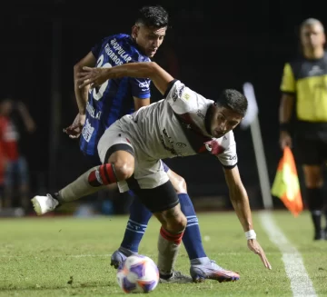 Colón chocó contra el arquero Marchiori