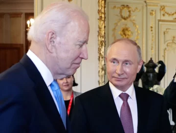 Biden advierte a Putin que invadir Ucrania traerá una respuesta “con severos costos”