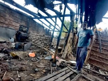 Una familia muy pobre que vivía en un rancho perdió lo poco que tenía en un voraz incendio