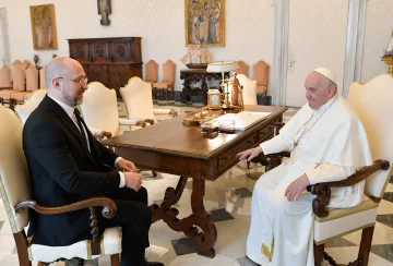 Francisco recibió en el Vaticano al primer ministro ucraniano