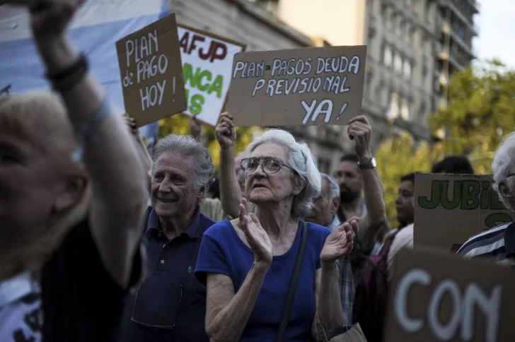 Reglamentan moratoria previsional, con restricciones según ingresos y bienes declarados