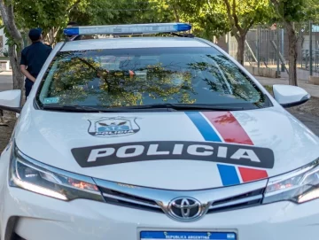 Un excomisario y su hijo policía, presos y envueltos en un escándalo con un joven