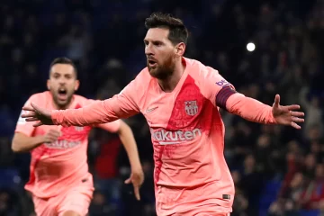 Doblete de Messi de tiro libre ante el Espanyol