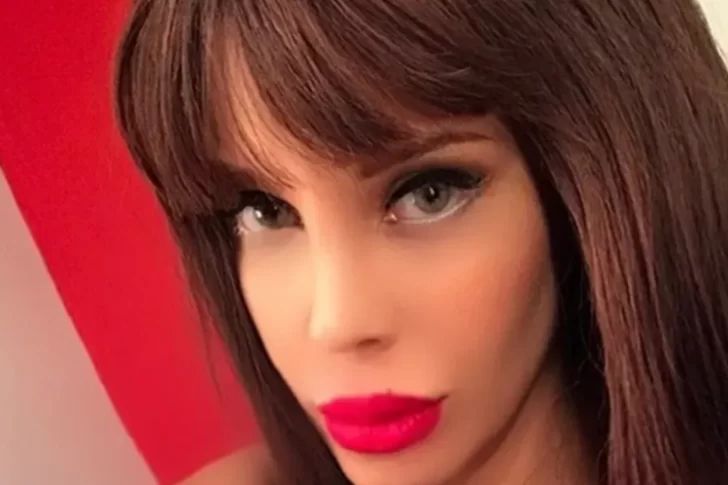 Charlotte Caniggia se puso un top que dejó ver su delantera