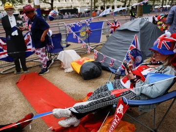 Esperan que la coronación de Carlos frene la crisis británica