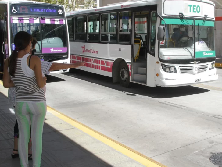 Va muy lenta la instalación de equipos de aire acondicionado en los colectivos