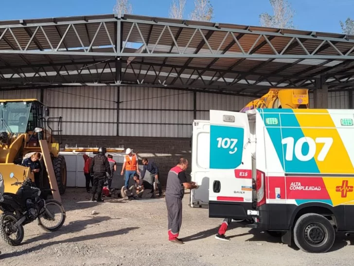 Un operario, herido por una gran caída