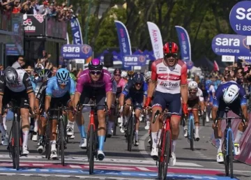 Evenepoel sufrió pero se mantuvo arriba