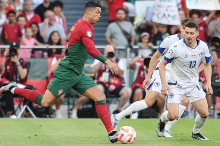 Portugal, con Cristiano gana y lidera su grupo