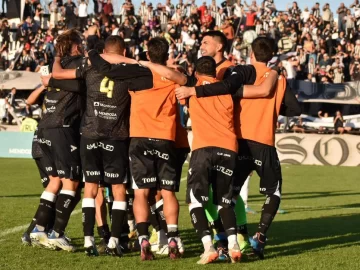 Gimnasia frenó al puntero