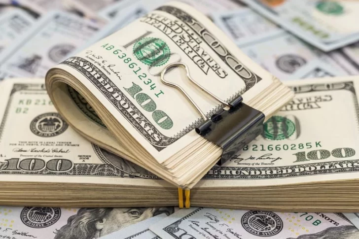 El dólar blue cerró con una suba de $5 y en San Juan llegó a operar por encima de $500