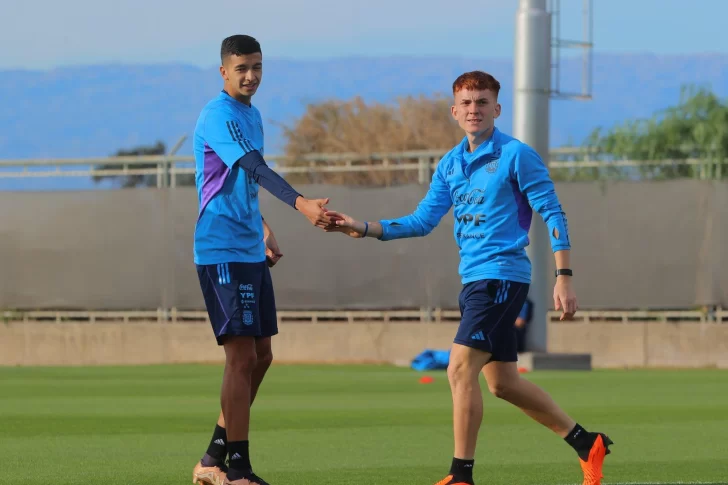 Argentina se entrenó con plantel completo en la cancha auxiliar Bicentenario