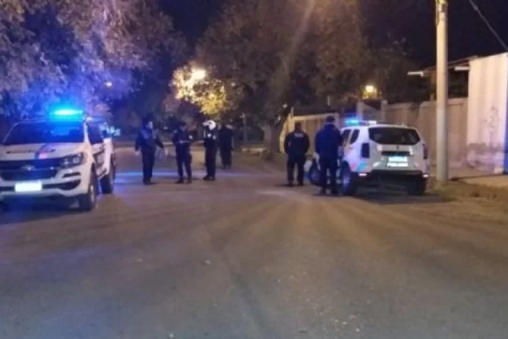 Asaltan a un joven, lo golpean y le roban hasta las zapatillas: uno escapó y el otro fue condenado