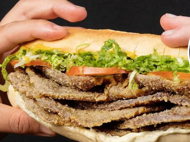 Pidió un sándwich de milanesa y se enamoró con el tierno gesto del cocinero