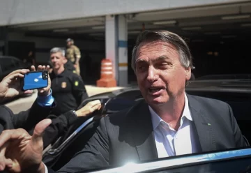 Allanaron la casa de Bolsonaro por supuestos fraudes con vacuna de covid-19