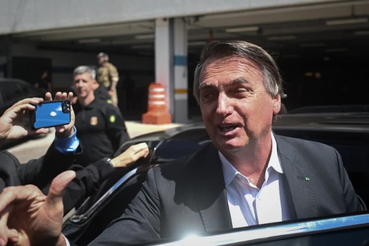 Allanaron la casa de Bolsonaro por supuestos fraudes con vacuna de covid-19