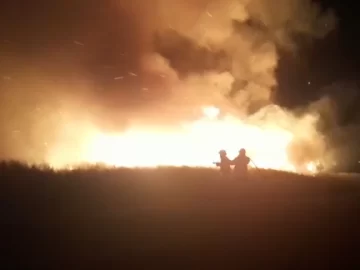 Una escuela se salvó por minutos de las llamas de un incendio forestal