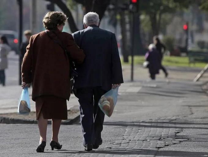 Anses: oficializaron el pago de 3 bonos de refuerzo para jubilados y pensionados