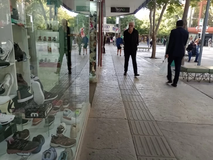 Inflación: sólo el 41,7% de los locales de la Peatonal tiene todos los precios exhibidos