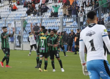 San Martín goleó a Almagro en el Bicentenario y mira a todos desde arriba