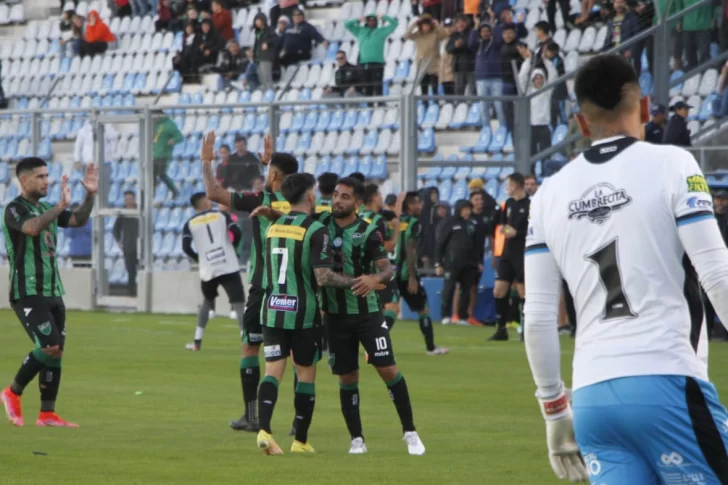 San Martín goleó a Almagro en el Bicentenario y mira a todos desde arriba