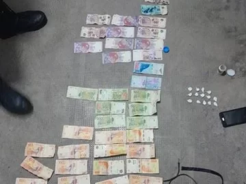 Los Berros: vio a la policía y huyó, pero lo atraparon con $24 mil y cocaína