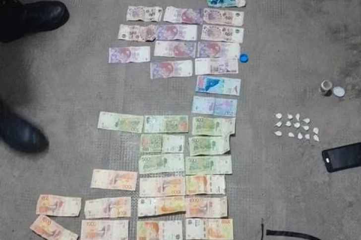 Los Berros: vio a la policía y huyó, pero lo atraparon con $24 mil y cocaína