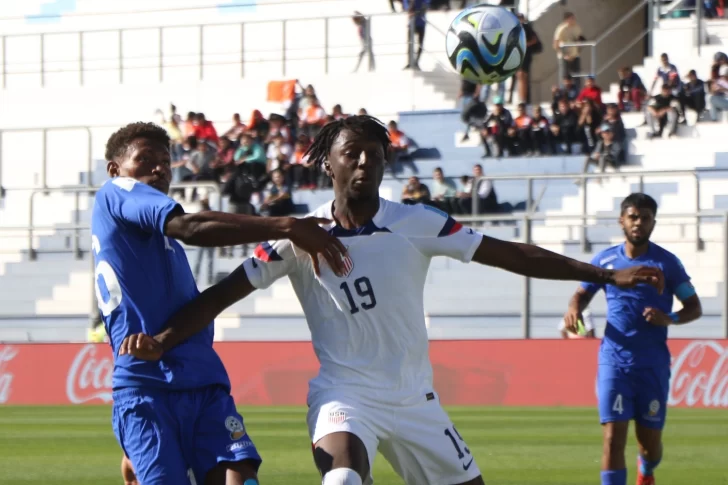 Estados Unidos goleó a Fiyi en San Juan y se metió en octavos de final