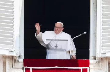 Francisco reapareció ante miles de fieles en el Vaticano