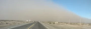 Las fotos y videos de la llegada del viento Sur que oscureció la ciudad