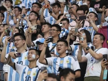 La estrepitosa reacción de los hinchas chinos cuando Lionel Messi salió al campo de juego