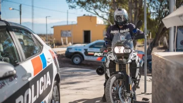 Tres menores fueron detenidos por asaltar a mano armada a un remisero y a una pasajera